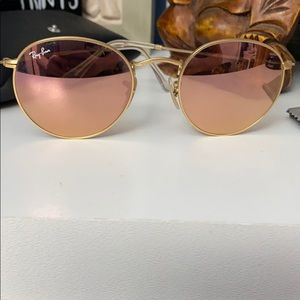 PINK AND ROSE GOLD MIRRORED RAYBANS